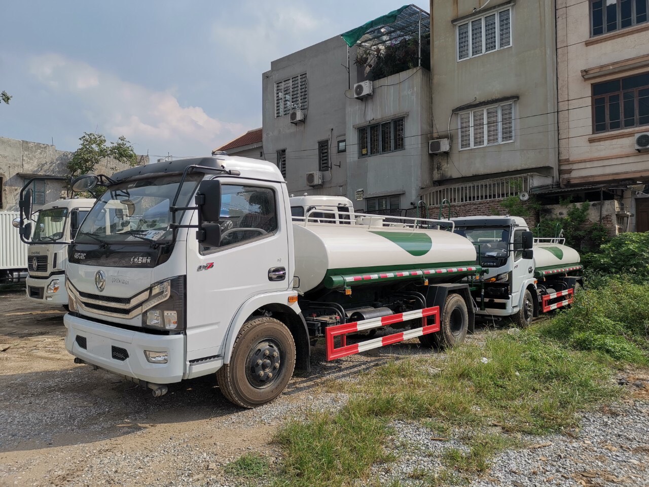 Xe phun nước rửa đường Dongfeng 5 khối nhập khẩu