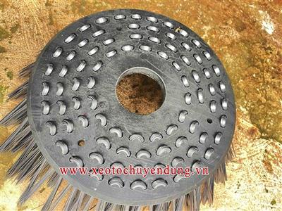 choi-sat-xe-quet-duong-hino